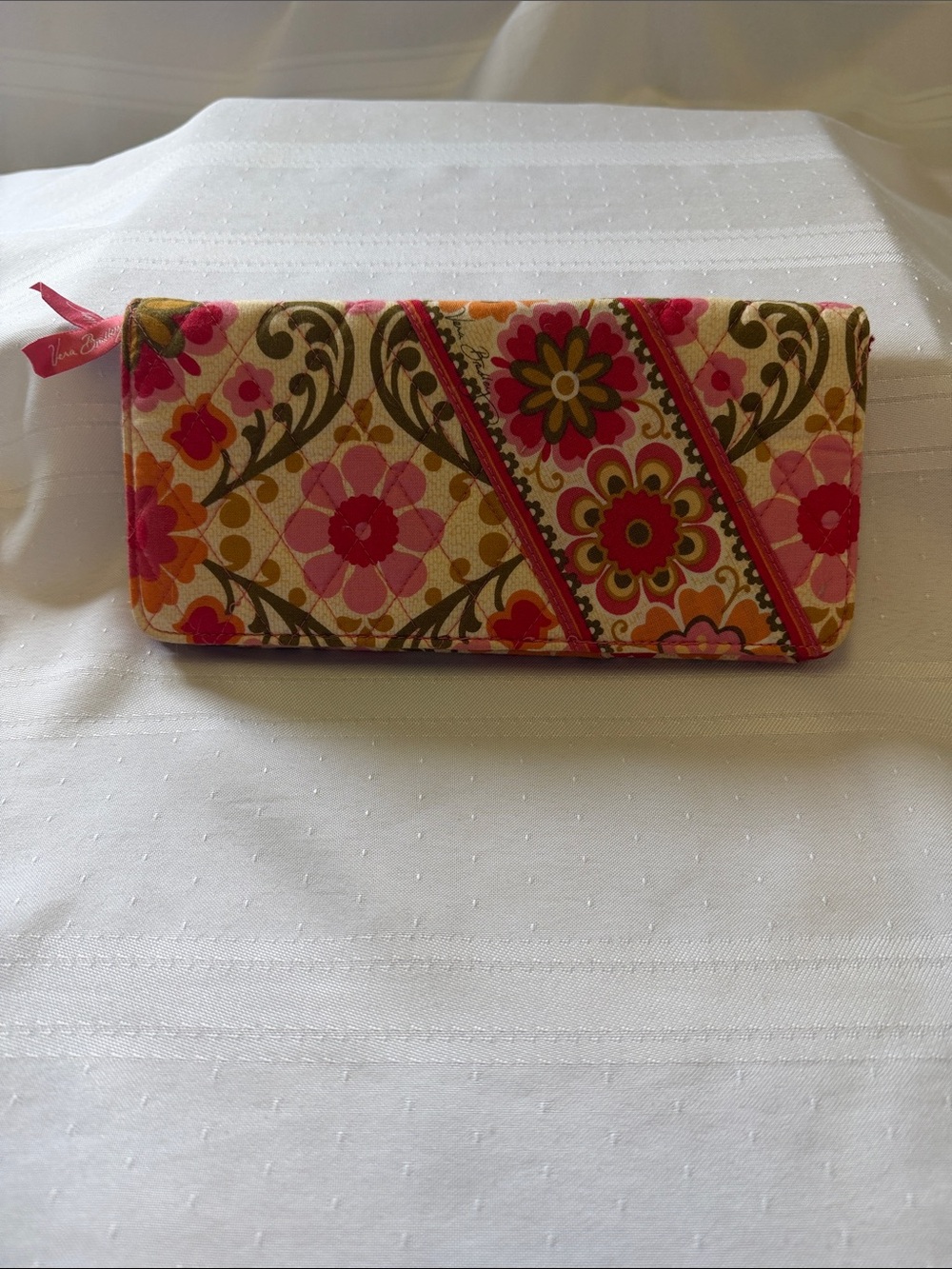 Vera Bradley Multicolor Floral Quilted Zip Wallet – FOLKLORIC RETIRED